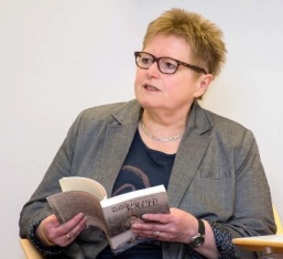 Rosa Ananitschev liest aus ihrem Buch, 2016